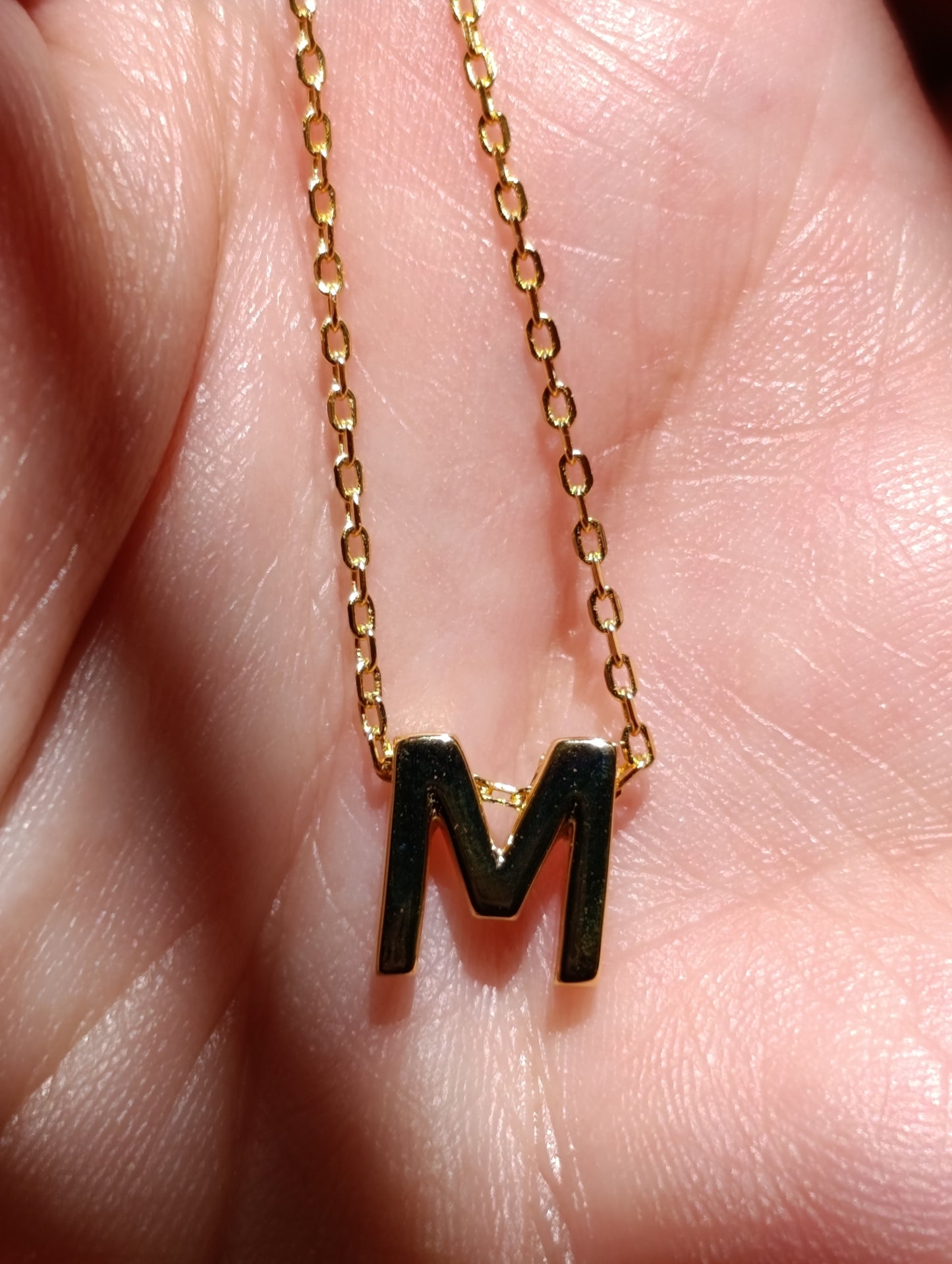 Collar letra M