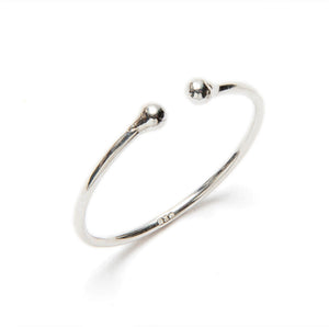 Anillo Maira en Plata de Ley 925 – Diseño Abierto de Bolitas