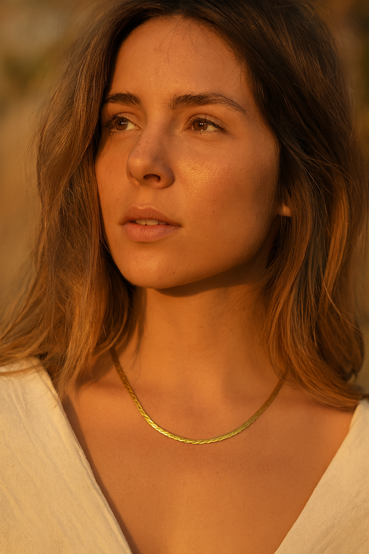 Collar Ágatha Oro – Elegancia dorada en Plata de Ley 925 y baño de oro