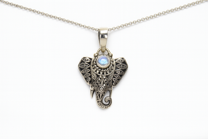 Collar Briana en Plata de Ley 925 con Piedra Luna – Encanto Natural